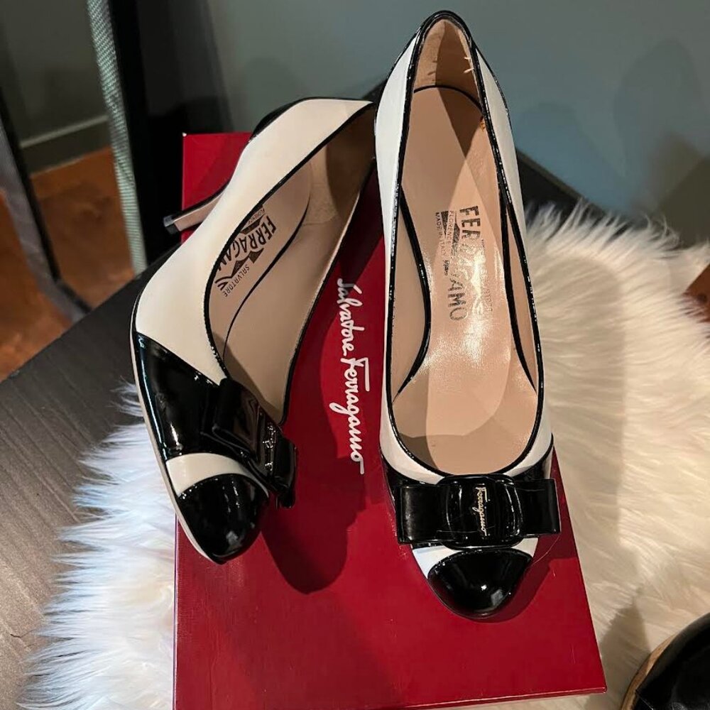 Ferragamo Black and White patent pumps / Size 7 - Picture 8 of 10